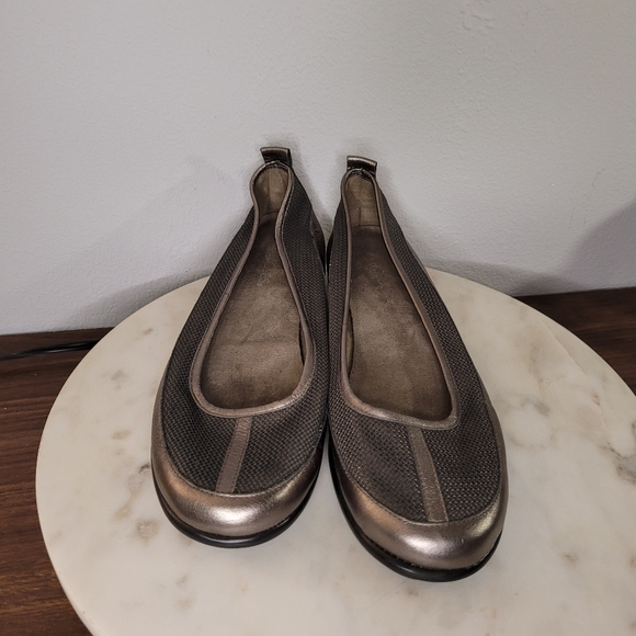 AEROSOLES Women's ENDURANCE Metallic Patent Leather/Mesh Loafers Shoes Size 9 - Picture 3 of 5